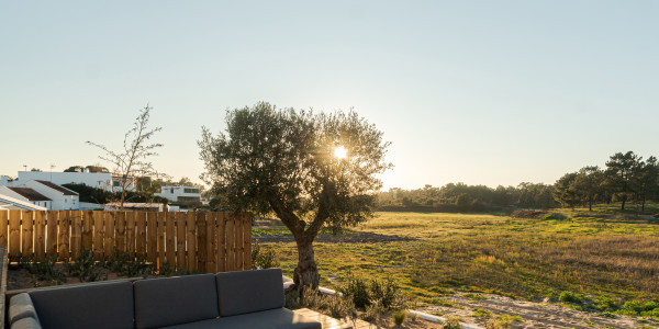 Comprar / Vender Casas Unifamiliares y Chalets en Sierra Engarcerán · con Jardín